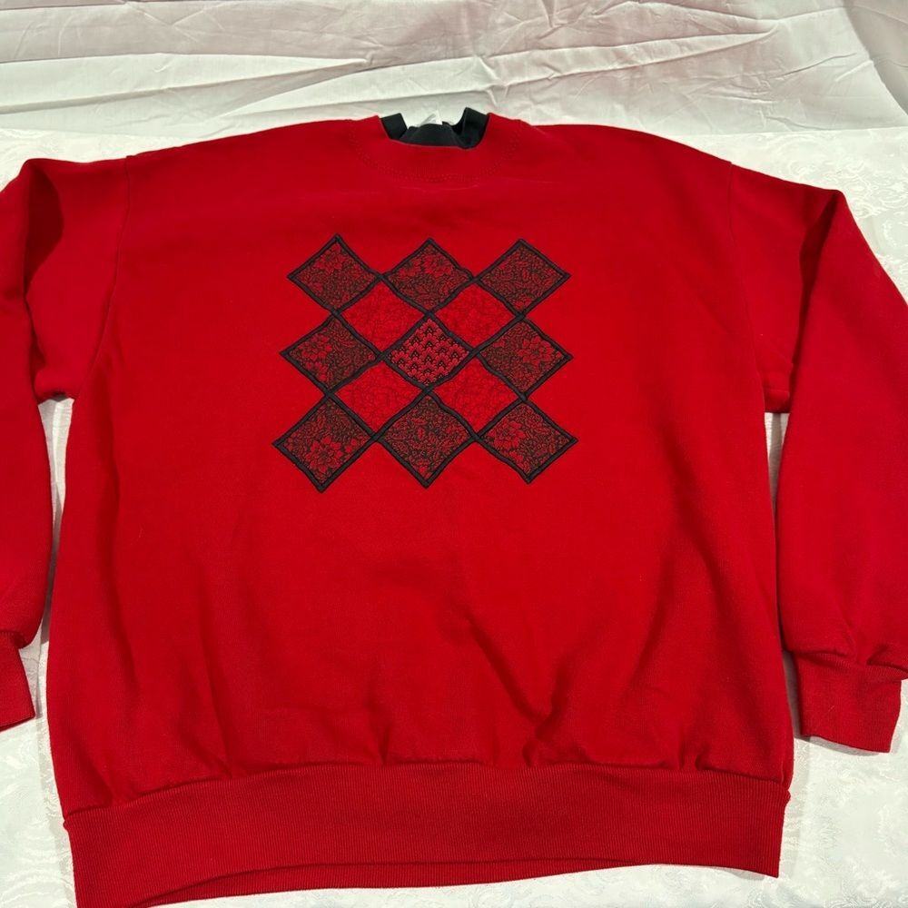 Jerzees Vibrant Red Crewneck with Black Geometric Design woman’s size xl